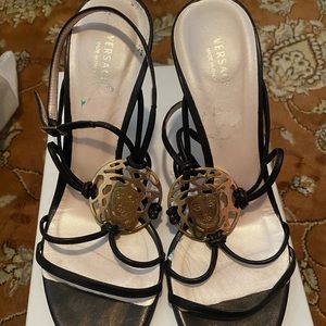 Versace sandals size 39